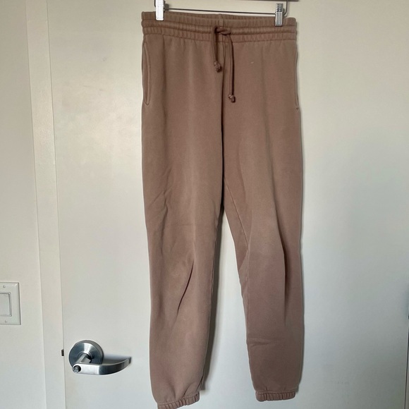 TNA Aritzia cozyaf Perfect Sweatpant in gd Dusty Mauve - Picture 2 of 5